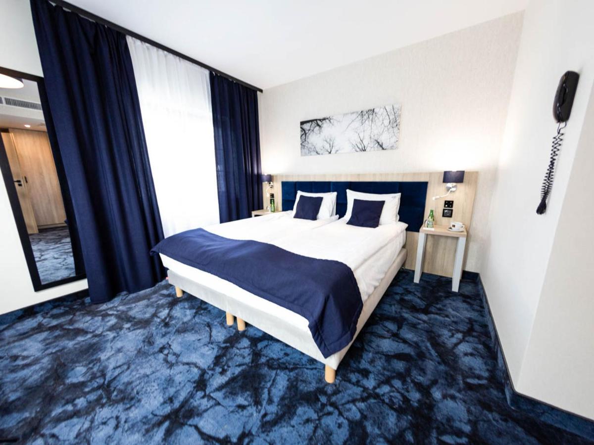 Ignasiak Hotel Września エクステリア 写真