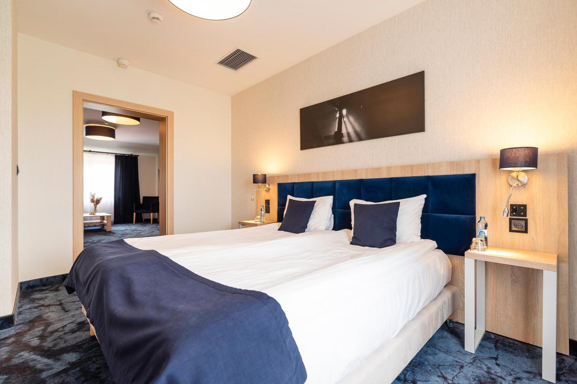 Ignasiak Hotel Września エクステリア 写真