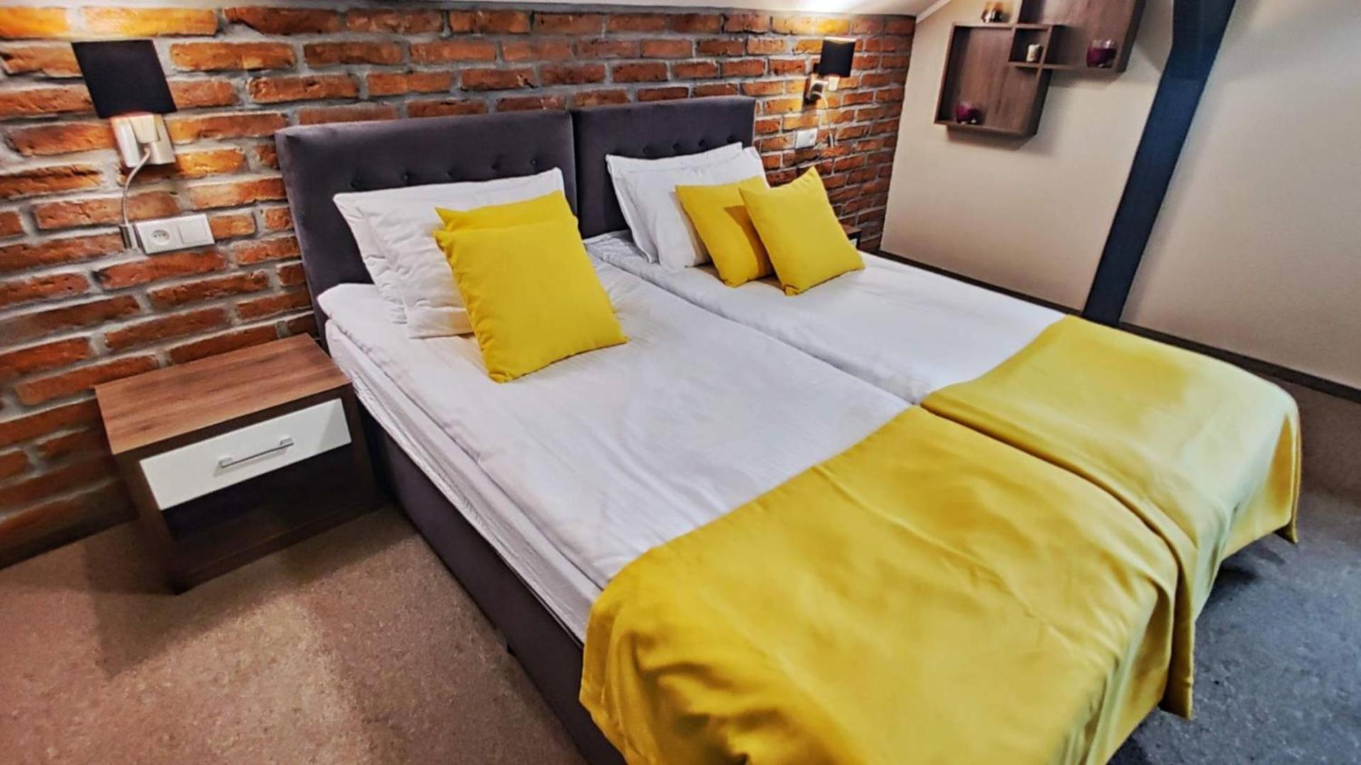 Ignasiak Hotel Września エクステリア 写真
