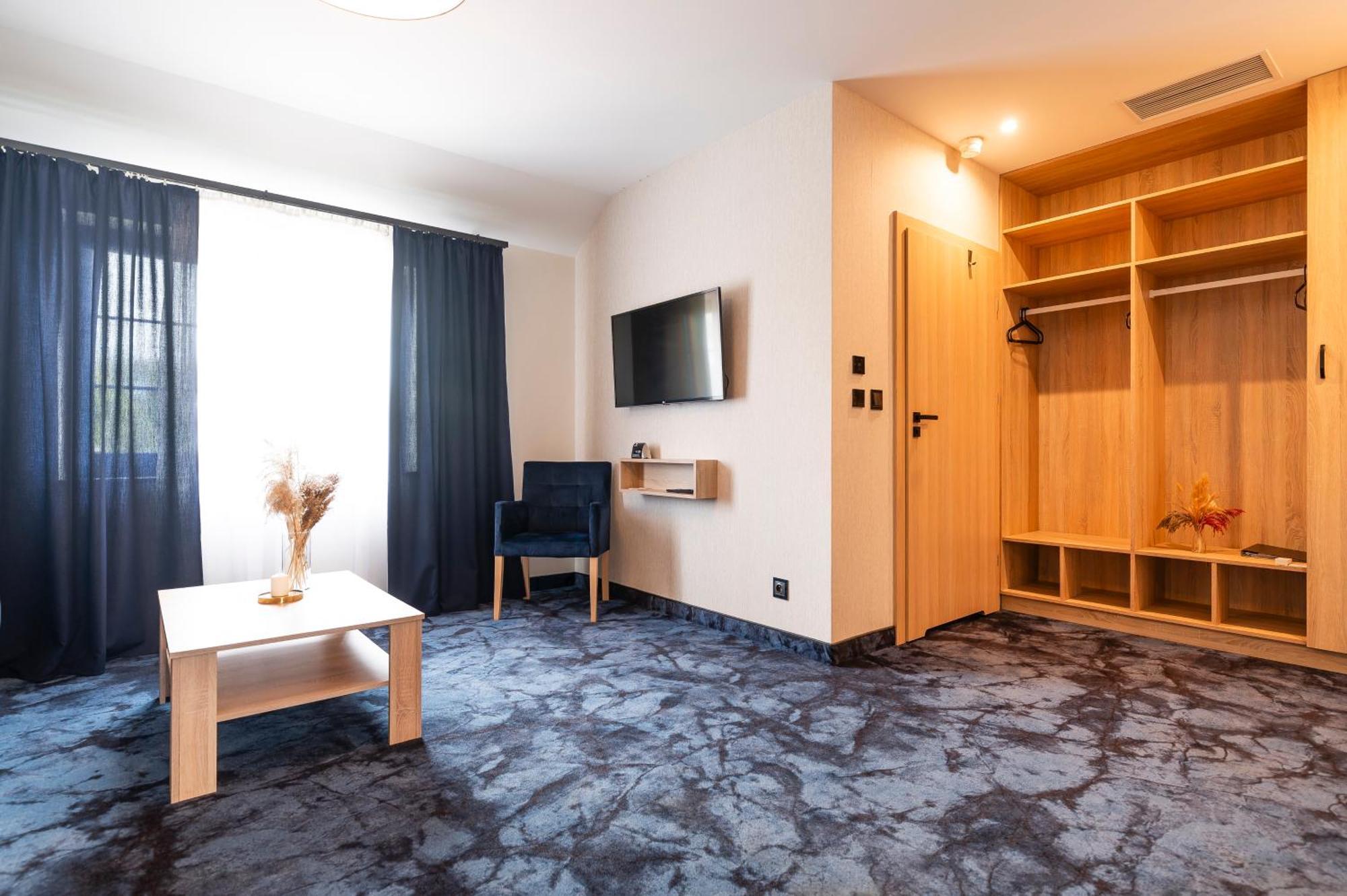 Ignasiak Hotel Września エクステリア 写真
