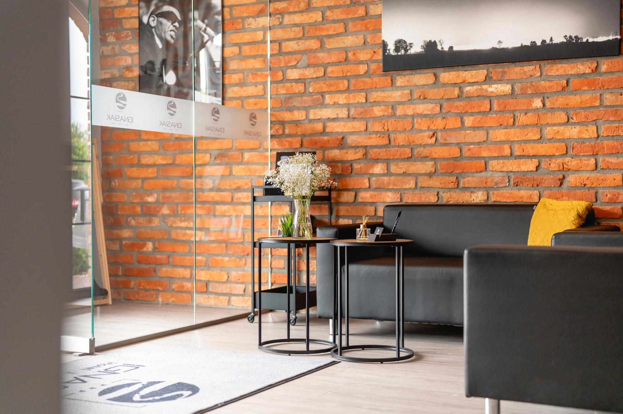 Ignasiak Hotel Września エクステリア 写真