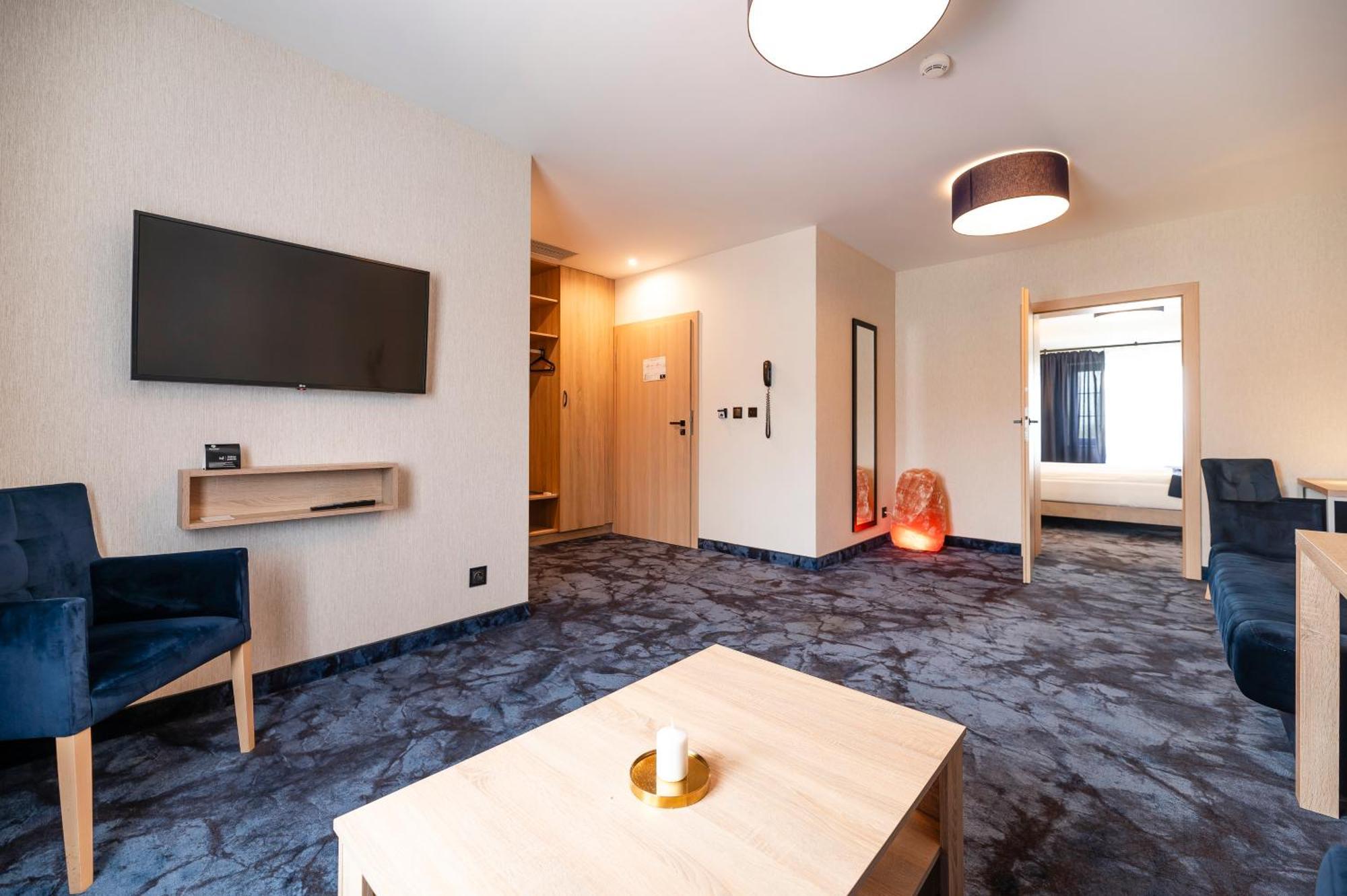 Ignasiak Hotel Września エクステリア 写真